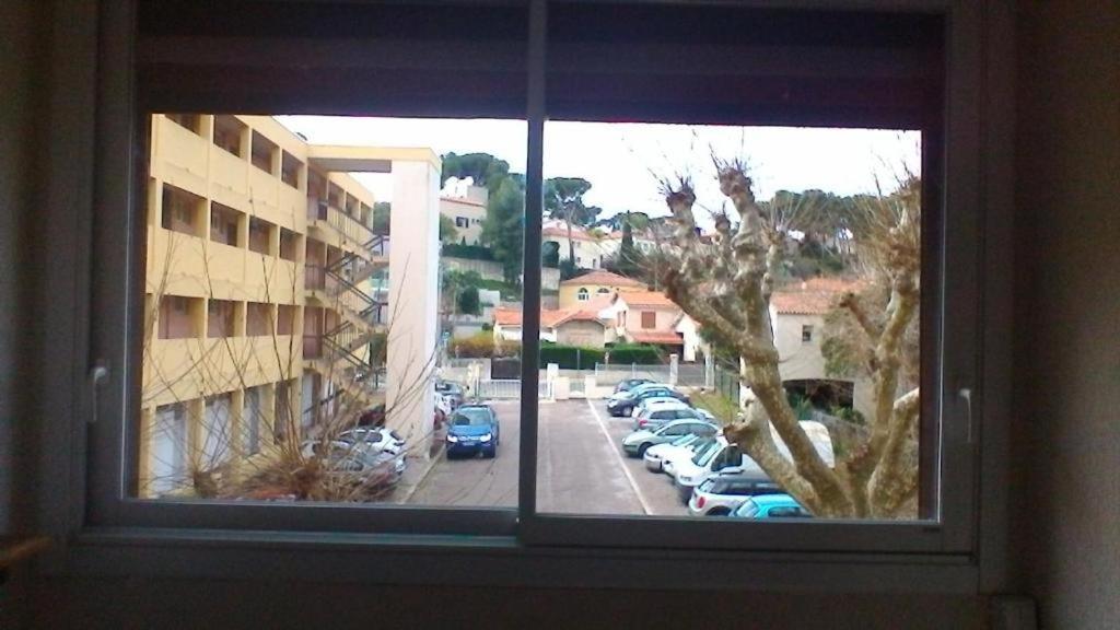 200m de la plage ,3mn du port à 50m du centre ville Carry-le-Rouet Esterno foto